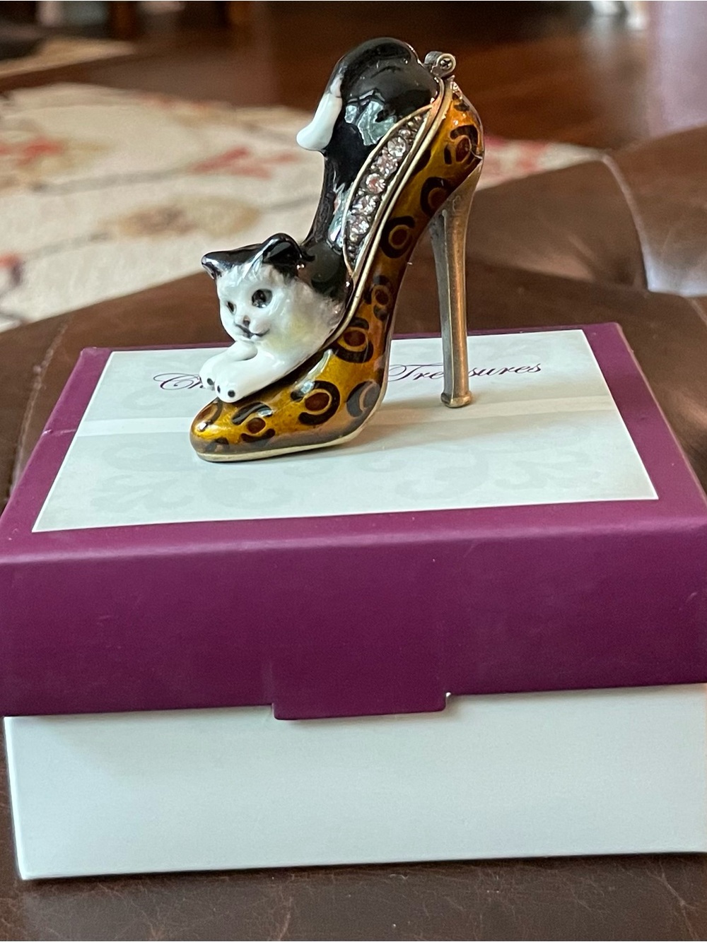 CAT IN A SHOE Porcelain Trinket Box